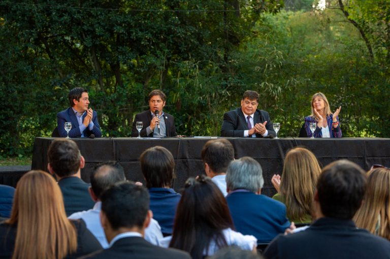 Kicillof: “Estamos abordando el problema de las calles de tierra en el conurbano bonaerense”