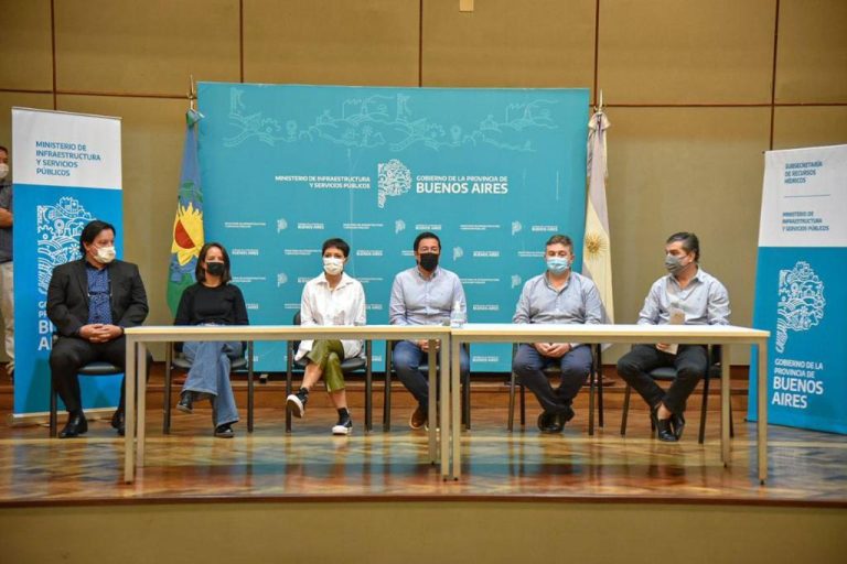 Mayra Mendoza participó de la licitación de obras para los arroyos San Francisco y Las Piedras