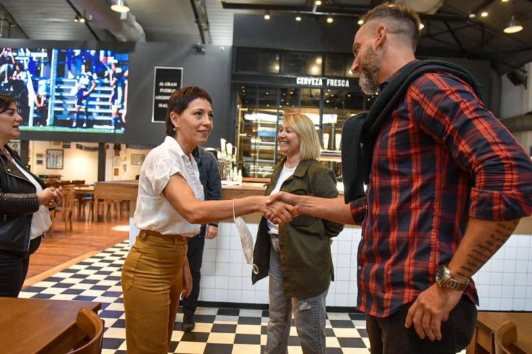 Mendoza entregó el certificado de habilitación al restaurante del Parque de la Cervecería Quilmes