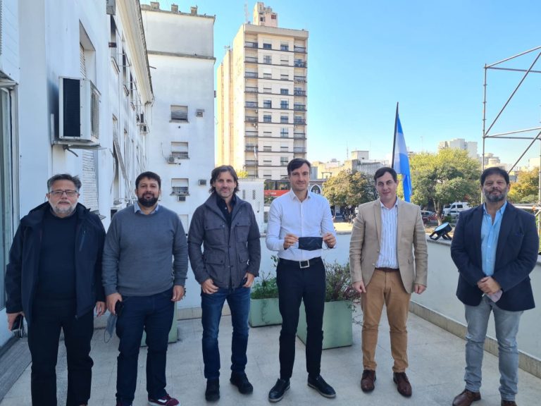 Se instalará en Morón la empresa de los barbijos Atom Protect