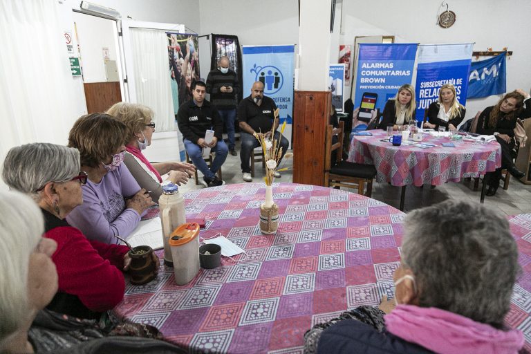 Charlas sobre prevención del delito en Almirante Brown