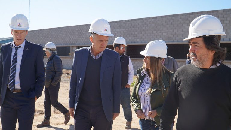 Menéndez y Katopodis recorrieron obras en la Universidad del Oeste