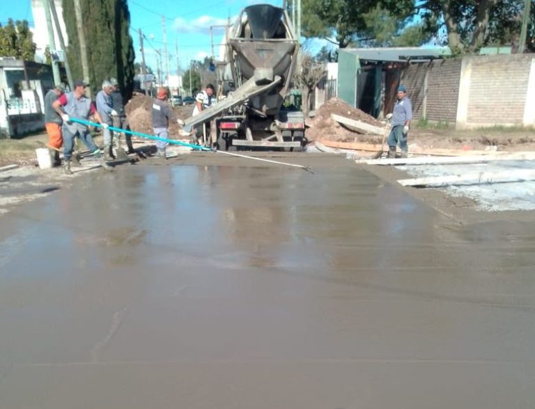 Reparan calles de Presidente Perón
