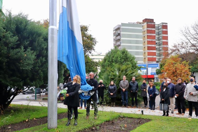 Homenaje en Monte Grande por aniversario de la Revolución de Mayo
