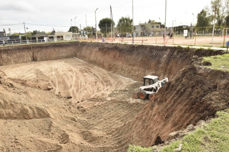 Correa: “Esta nueva cisterna de agua va a abastecer a miles de vecinos de  Grand Bourg”