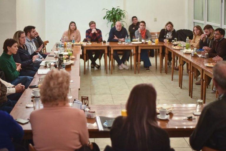 Mayra Mendoza se reunió con representantes de Cámaras de Comercio y locales de Quilmes