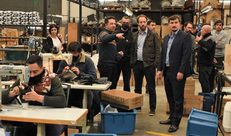 La Provincia entregó tierras que permitirán la puesta en valor de espacios públicos en Avellaneda