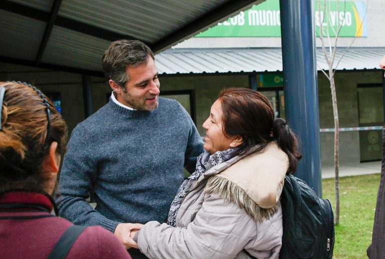 Achával entregó frazadas del Plan Abrigar en Pilar