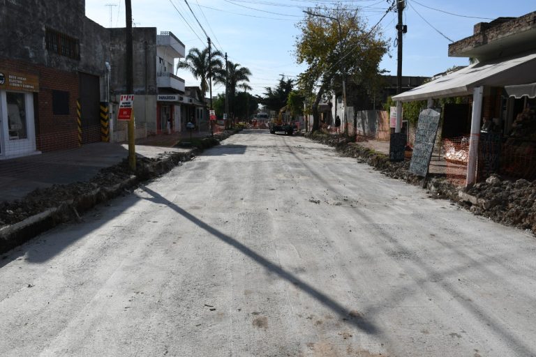 Avanzan las obras de bacheo en la calle Maza de Morón sur