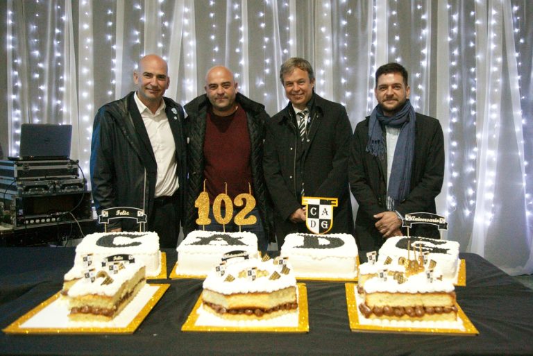 Festejos por aniversario de Defensores de Glew
