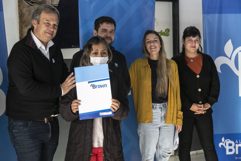Ayuda económica a vecinos de Brown