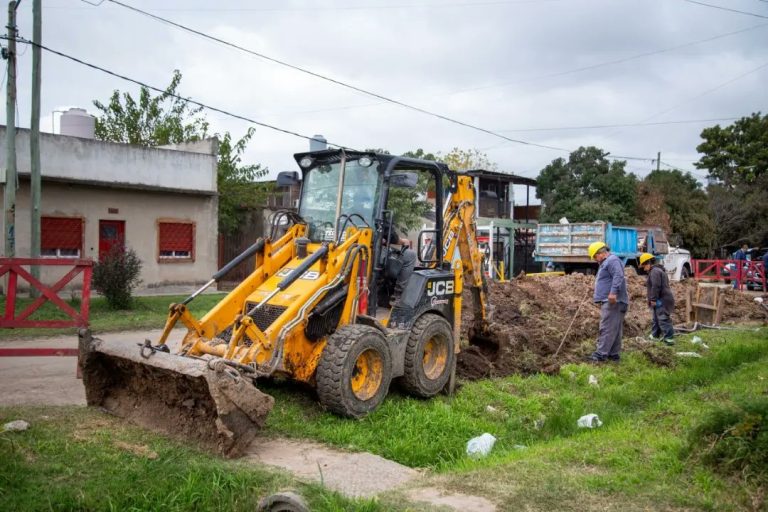 Avanza instalación de cloacas en La Paz