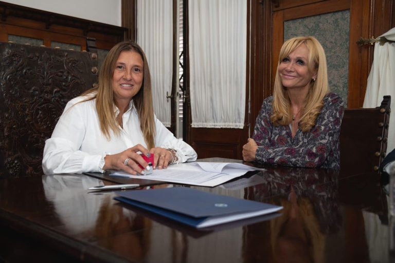Karina Menéndez firmó un convenio con la Agencia Nacional de Discapacidad