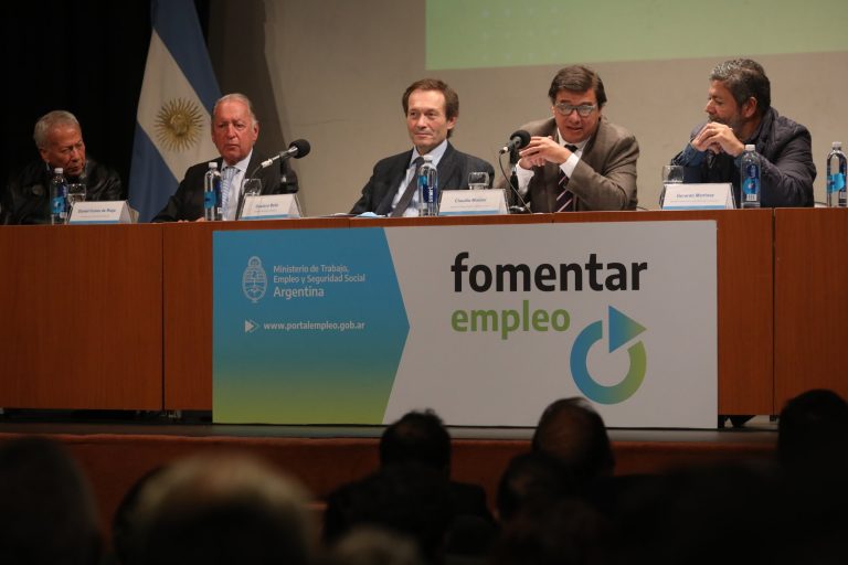 Moroni y Perczyk presentaron el programa Fomentar Empleo