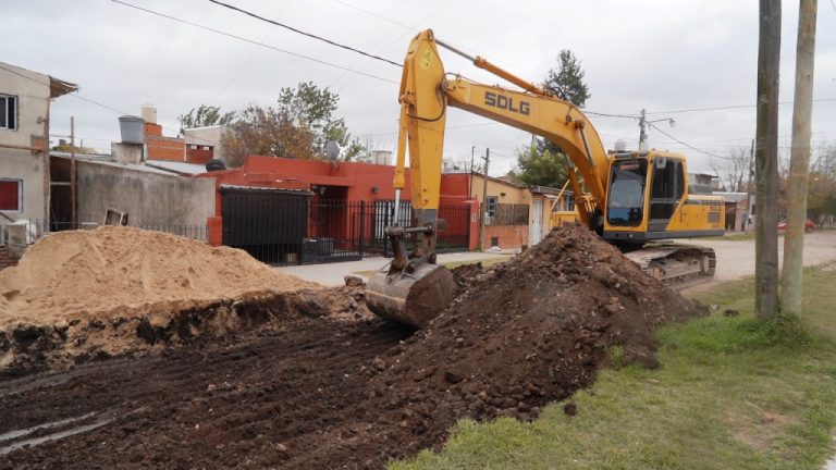 Avanzan en Merlo las obras de asfalto en barrio Helvecia