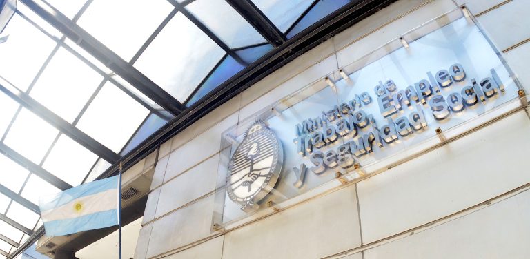 Cuatro gremios acordaron subas de hasta 47% en las paritarias