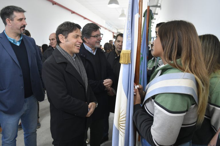 Kicillof inauguró un nuevo edificio educativo en Miramar