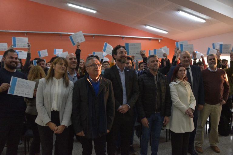 Entrega de certificados del programa Trabajo + Tecnología en Ituzaingó
