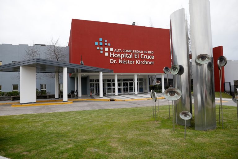 El Hospital El Cruce lanzó una serie de becas de investigación para sus profesionales