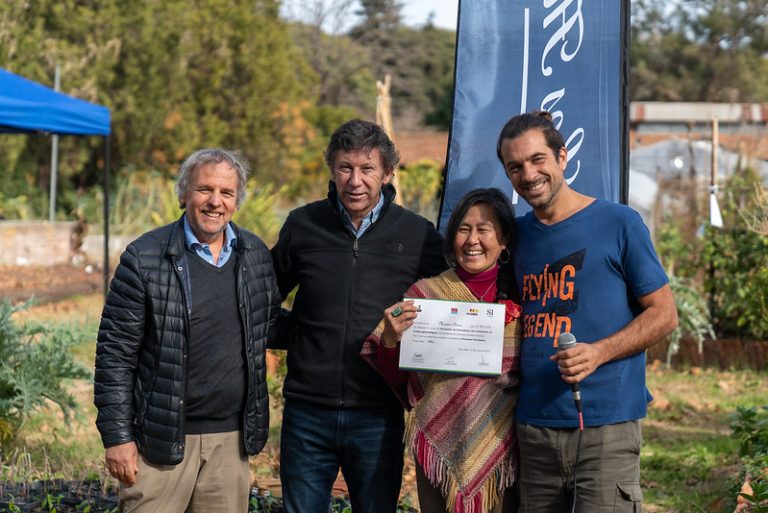 Posse entregó diplomas a egresados del programa municipal de huertas