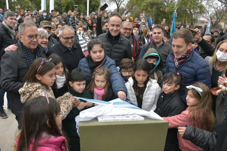 Se inauguró la renovación de la Plaza Fuerza Aérea de Ituzaingó
