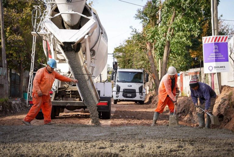 Mendoza y Katopodis recorrieron las obras de pavimentación en Solano y Ezpeleta Oeste