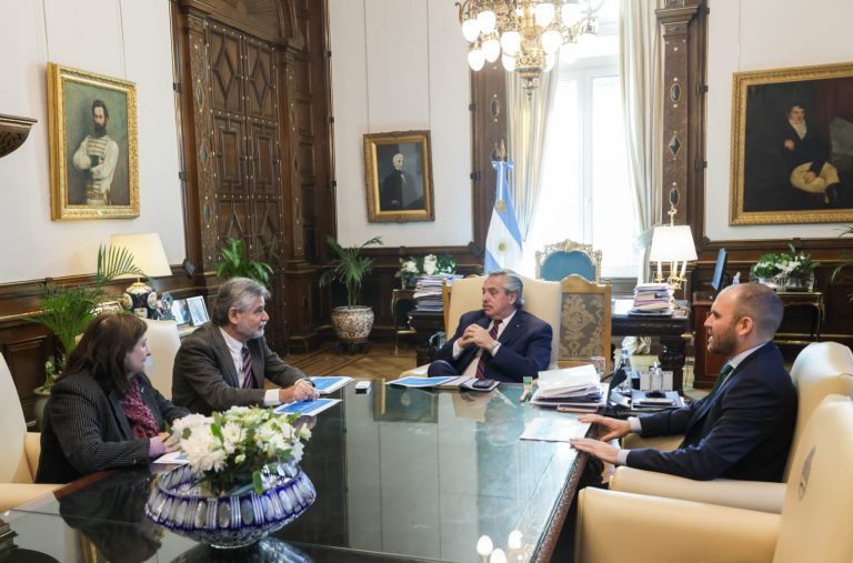 El gobierno anunció un incremento del 10% para investigadores del CONICET