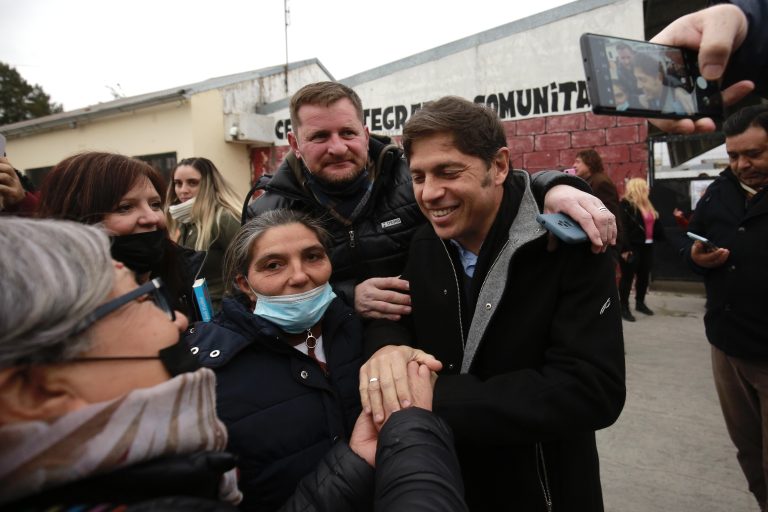 Kicillof presentó un proyecto para la construcción de 120 viviendas en Plátanos