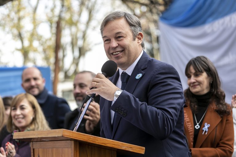 Desfile Patrio y Promesa a la Bandera en Almirante Brown
