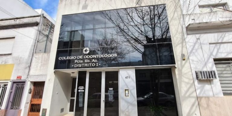 Odontólogos de La Plata denuncian que no pueden trabajar por la toma del colegio