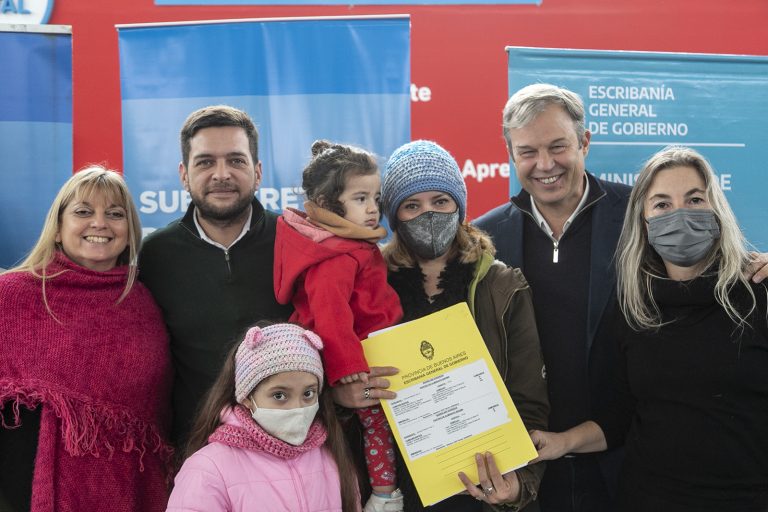 Firma de escrituras en Glew