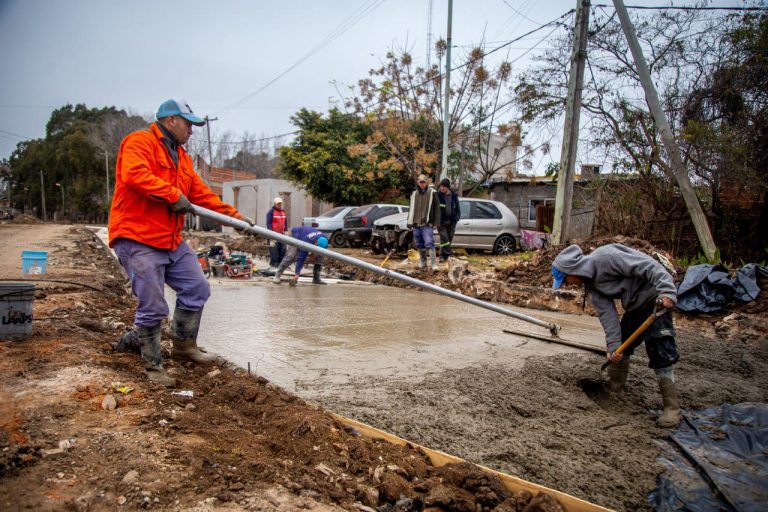 Labores de pavimentación en La Ribera