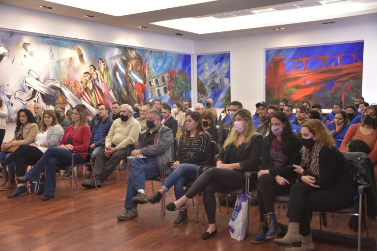Pablo Descalzo encabezó un encuentro con empresarios y titulares del Potenciar Trabajo