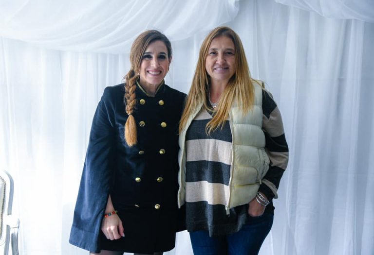 Soledad Pastorutti convocó a una multitud de vecinos en la Feria del Encuentro en Merlo