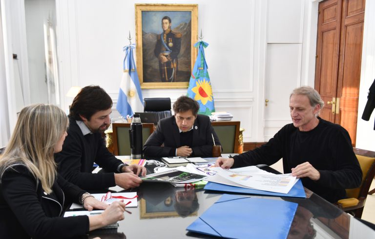 Kicillof firmó el permiso de uso definitivo por 20 años de un terreno para Casa Justina