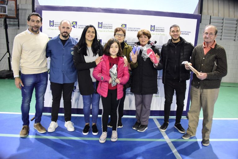 Correa entregó 140 plantillas ortopédicas a deportistas de Malvinas Argentinas 