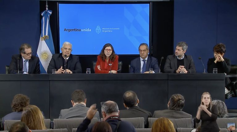 Batakis anunció una serie de medidas con el objetivo de ir hacia el “equilibrio fiscal”
