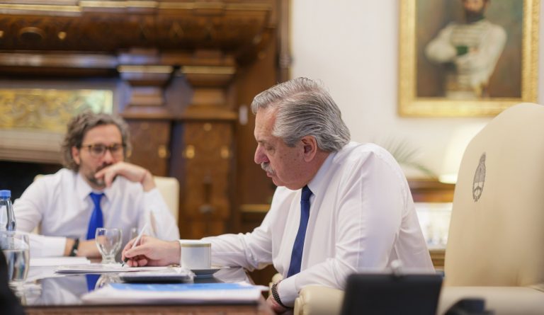 Fernández le ratificó a Zelenski el “rechazo a la invasión rusa” y apoyó las charlas por la paz