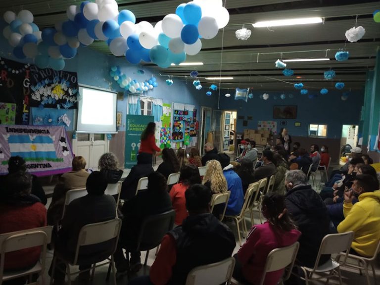 Dictaron clases sobre cuidado de medioambiente en Varela