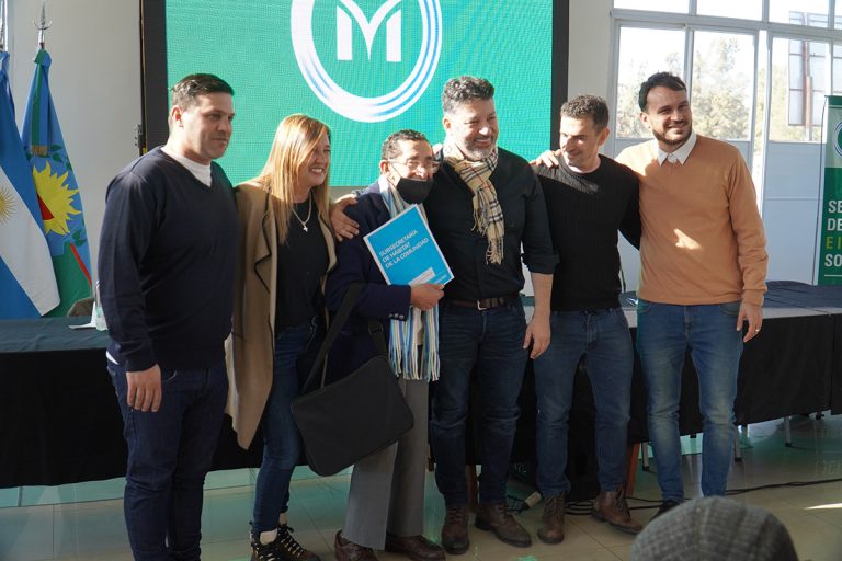 Más familias de Merlo recibieron las escrituras de sus hogares