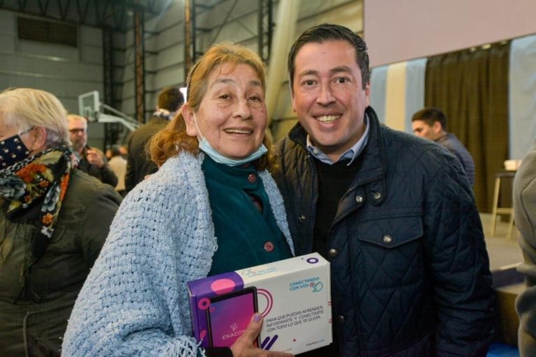 Entregaron más de 2.500 tablets a vecinos de Malvinas Argentinas