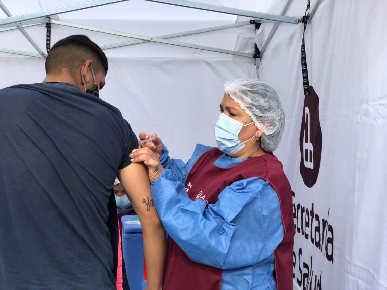 Provincia y Ciudad comenzaron a enviar los turnos para la quinta dosis contra el coronavirus