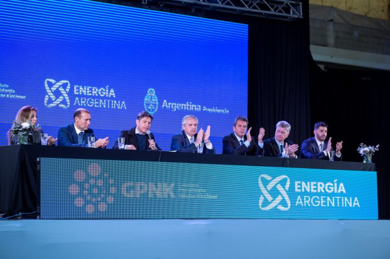 Se firmaron los contratos para la construcción del gasoducto Presidente Néstor Kirchner