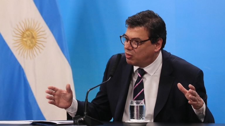 Hubo acuerdo y aumentará el salario mínimo a 57.900 pesos