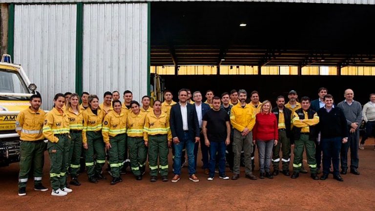 Entregan equipos para manejo de incendios en Misiones