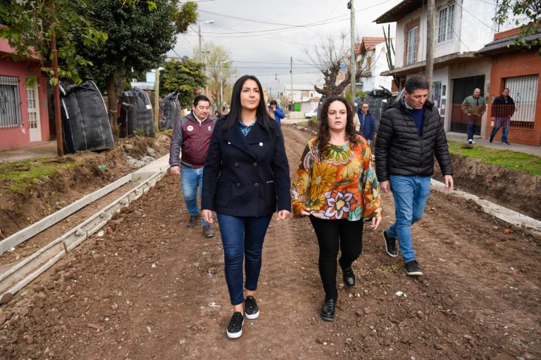 Correa supervisó la obra de la calle Pitágoras en Grand Bourg  