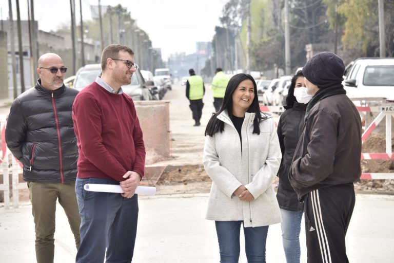 Correa visitó el avance de obra de la calle Brasil en Tortuguitas