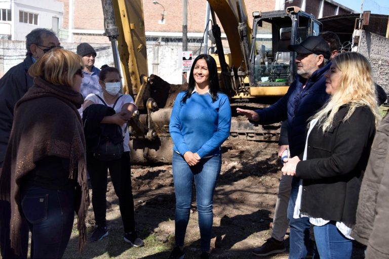 Correa supervisó el inicio de una obra en Ing. Adolfo Sourdeaux 