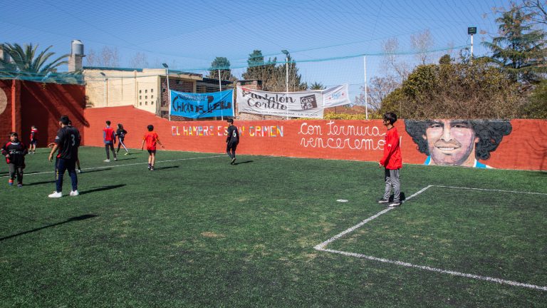 Inauguran cancha sintética en entidad de Ranelagh