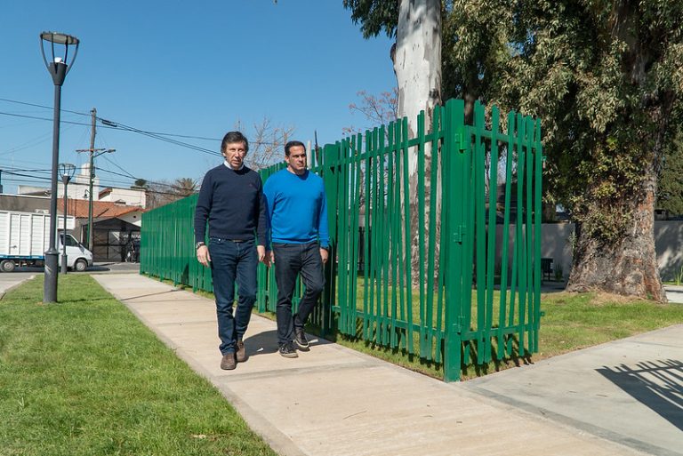 Posse recorrió los avances que se realizaron en los espacios públicos del barrio La Calabria